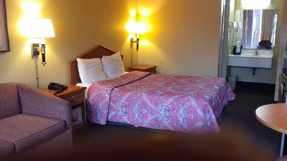 Budgetel Inn And Suites Birmingham Esterno foto