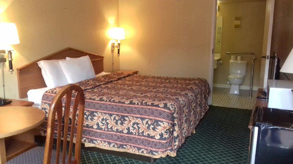 Budgetel Inn And Suites Birmingham Esterno foto