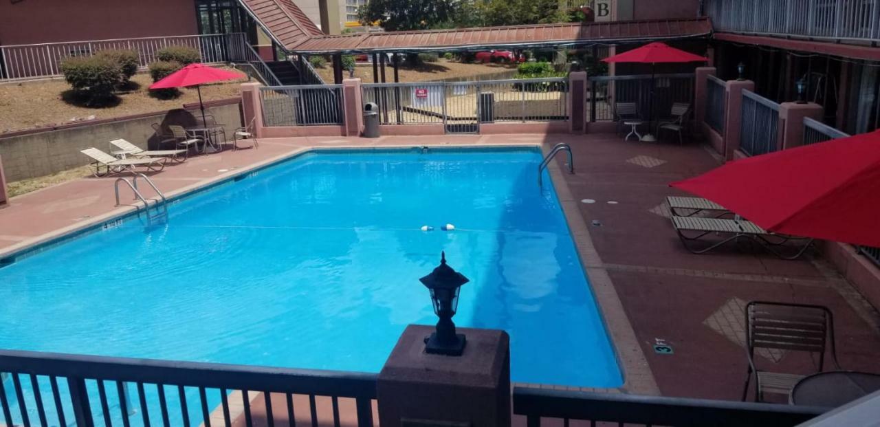 Budgetel Inn And Suites Birmingham Esterno foto